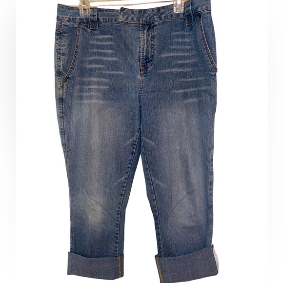 Cato Distressed Cuffed Capris Blue Stretch Denim SZ 12 - Picture 1 of 4